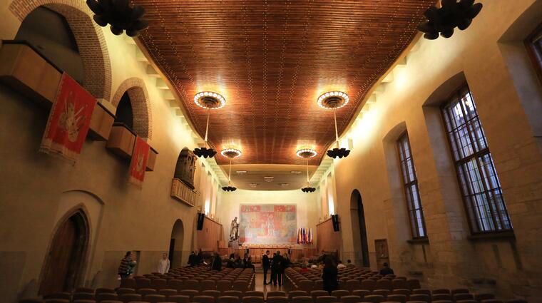 Slavnostní představení se konalo ve Velké aule Karolina