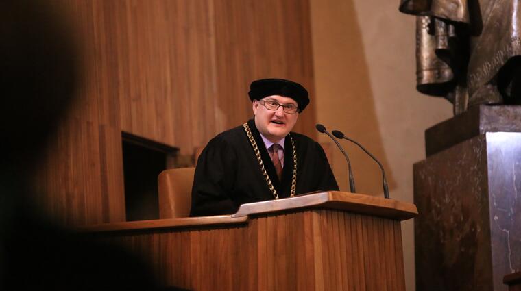 Slovo děkana FSV UK Jakuba Končelíka