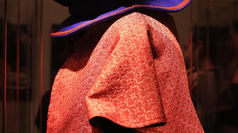 Výstava insignií v Křížové chodbě Karolina