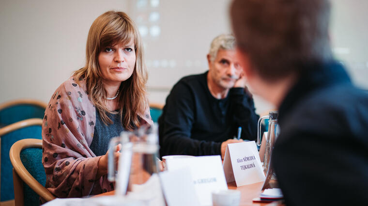 děkanka FSV UK dr. Alice Němcová Tejkalová; prof. Jaroslav Kučera