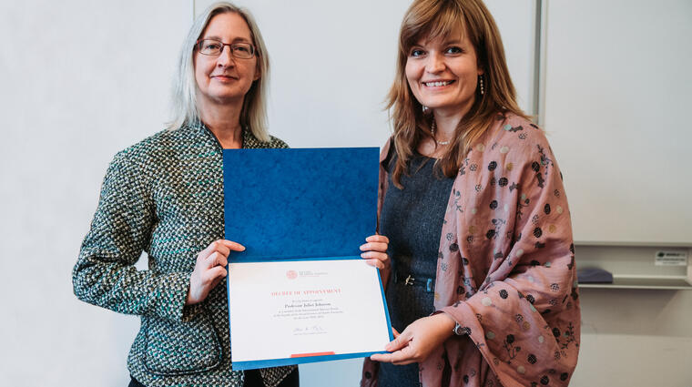 prof. Juliet Johnson (McGill University v Montrealu); děkanka FSV UK dr. Alice Němcová Tejkalová