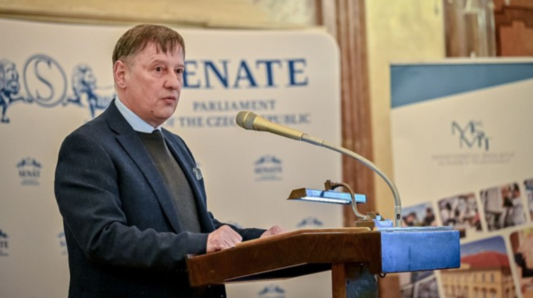 ministr Balaš při udělování cen