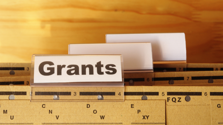 složky označené záložkou "grants"