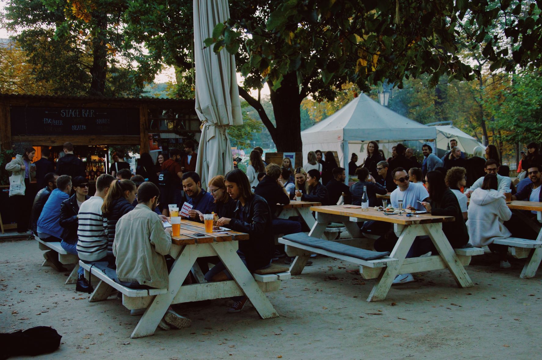 Studenti na Welcome Party