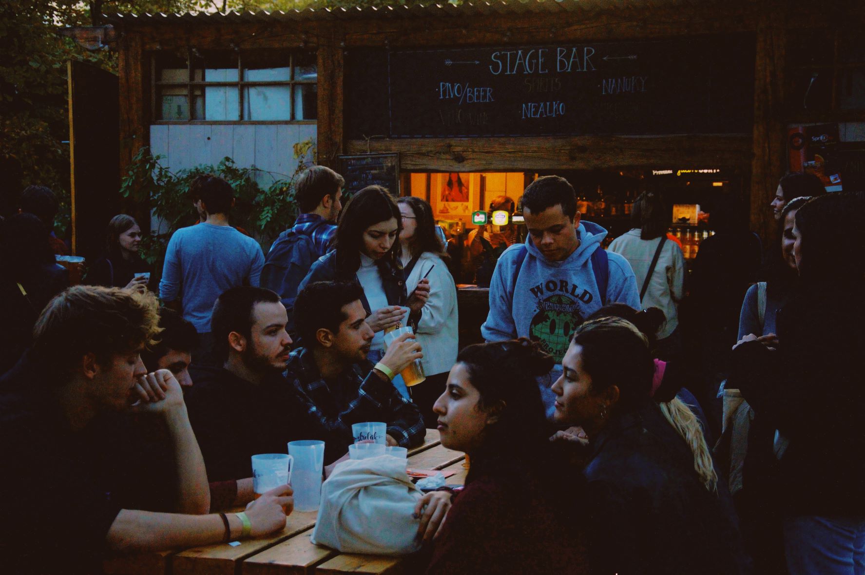 Studenti na Welcome Party