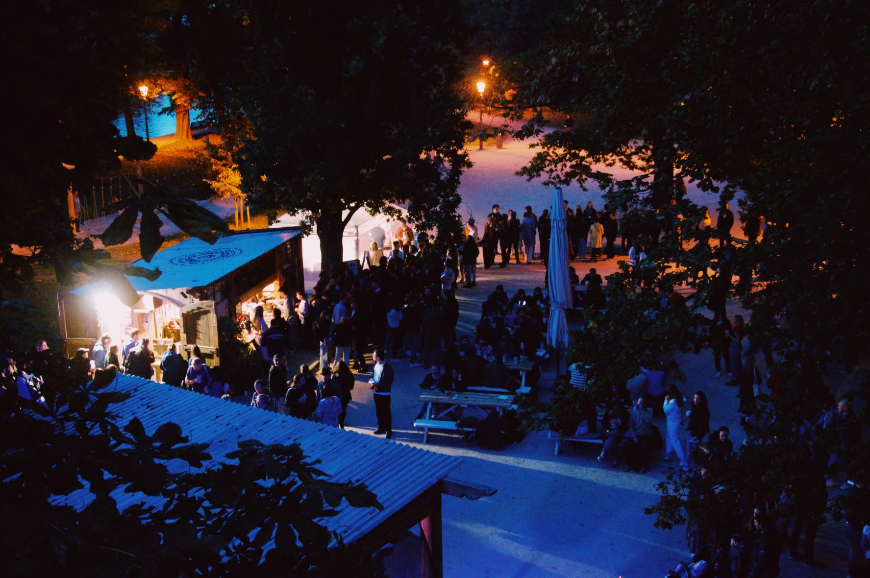 Studenti na Welcome Party