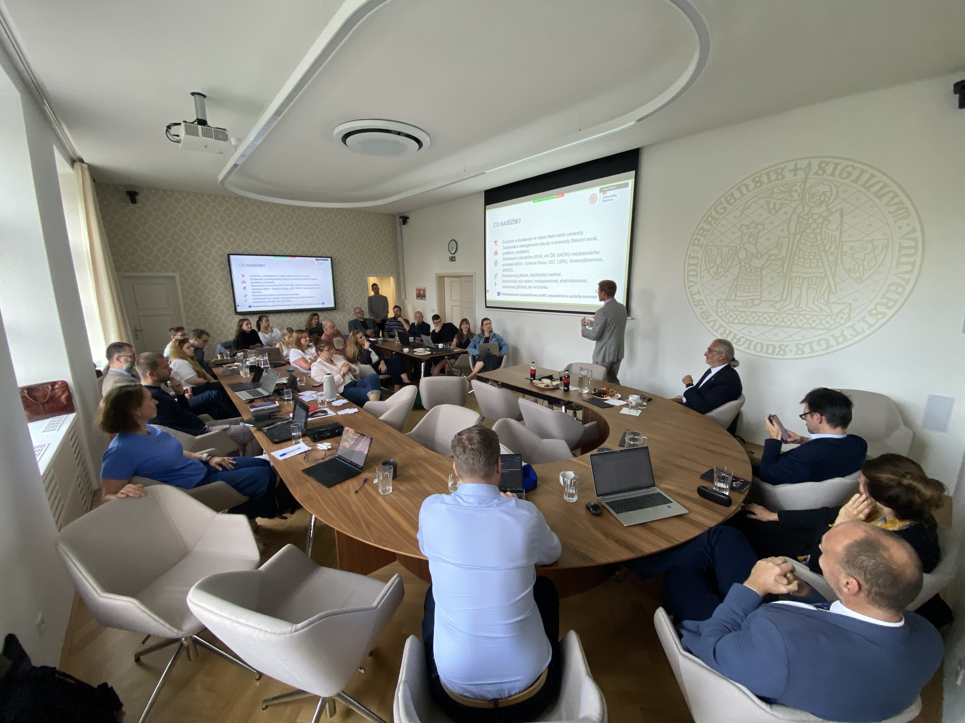 Prof. Krištoufek na zasedání AS FSV UK